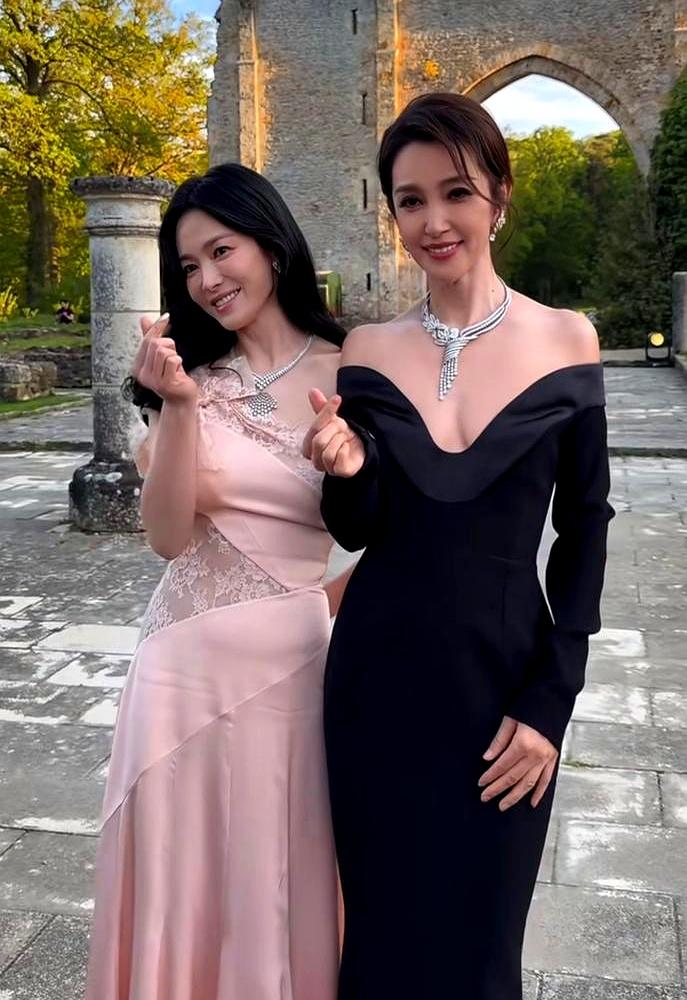 就连章子怡这种级别的，站李冰冰旁边，气场都得掂量一下。这事儿真不是瞎说。