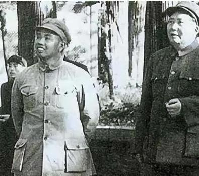 1971年，许世友突然接到毛主席密令：立刻出动两个师，必须将叛徒逮捕。出动两个师