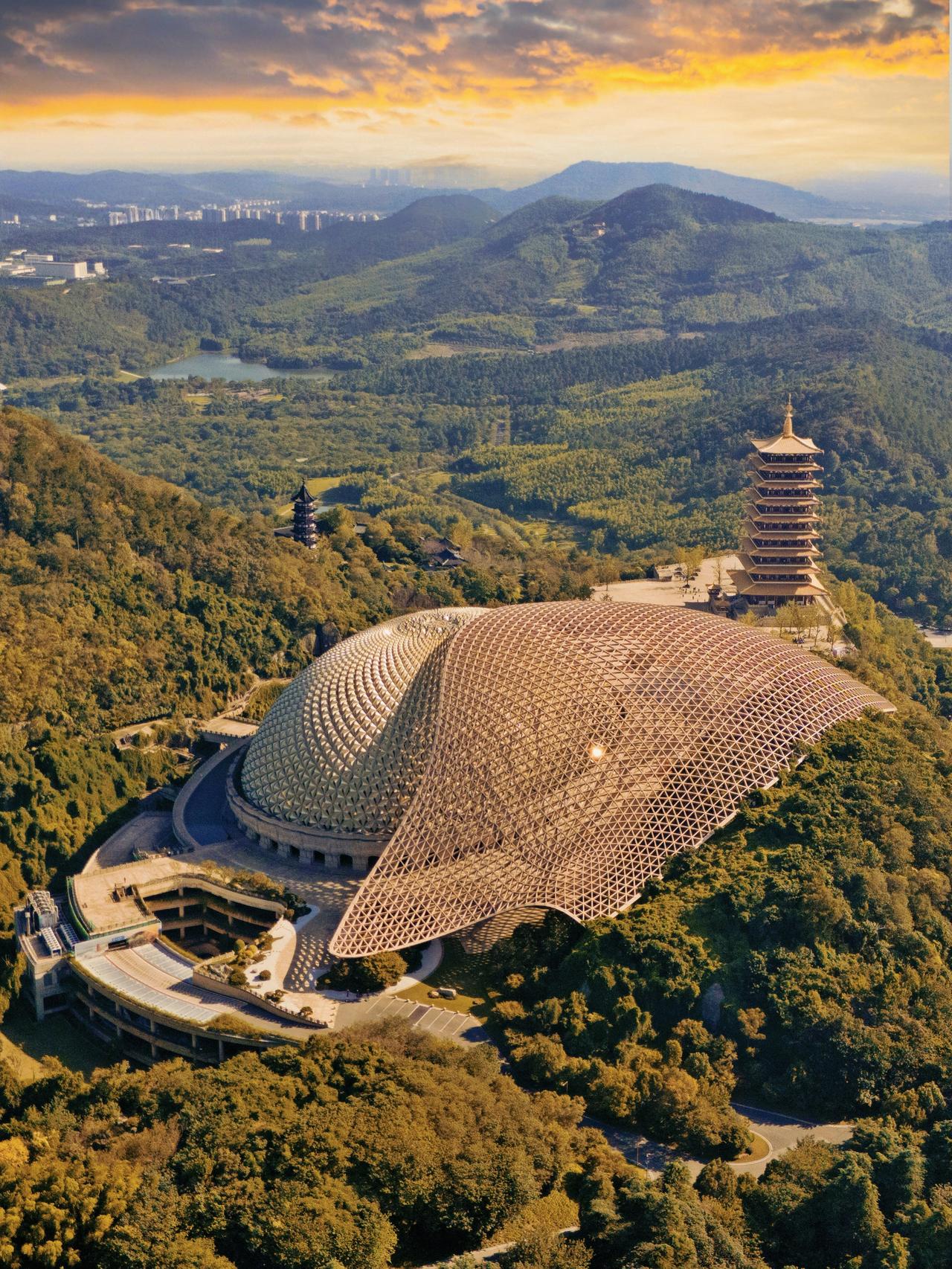 逛完南京牛首山才懂，什么叫一眼沦陷的佛国秘境来南京旅行，很多人只记得中山陵