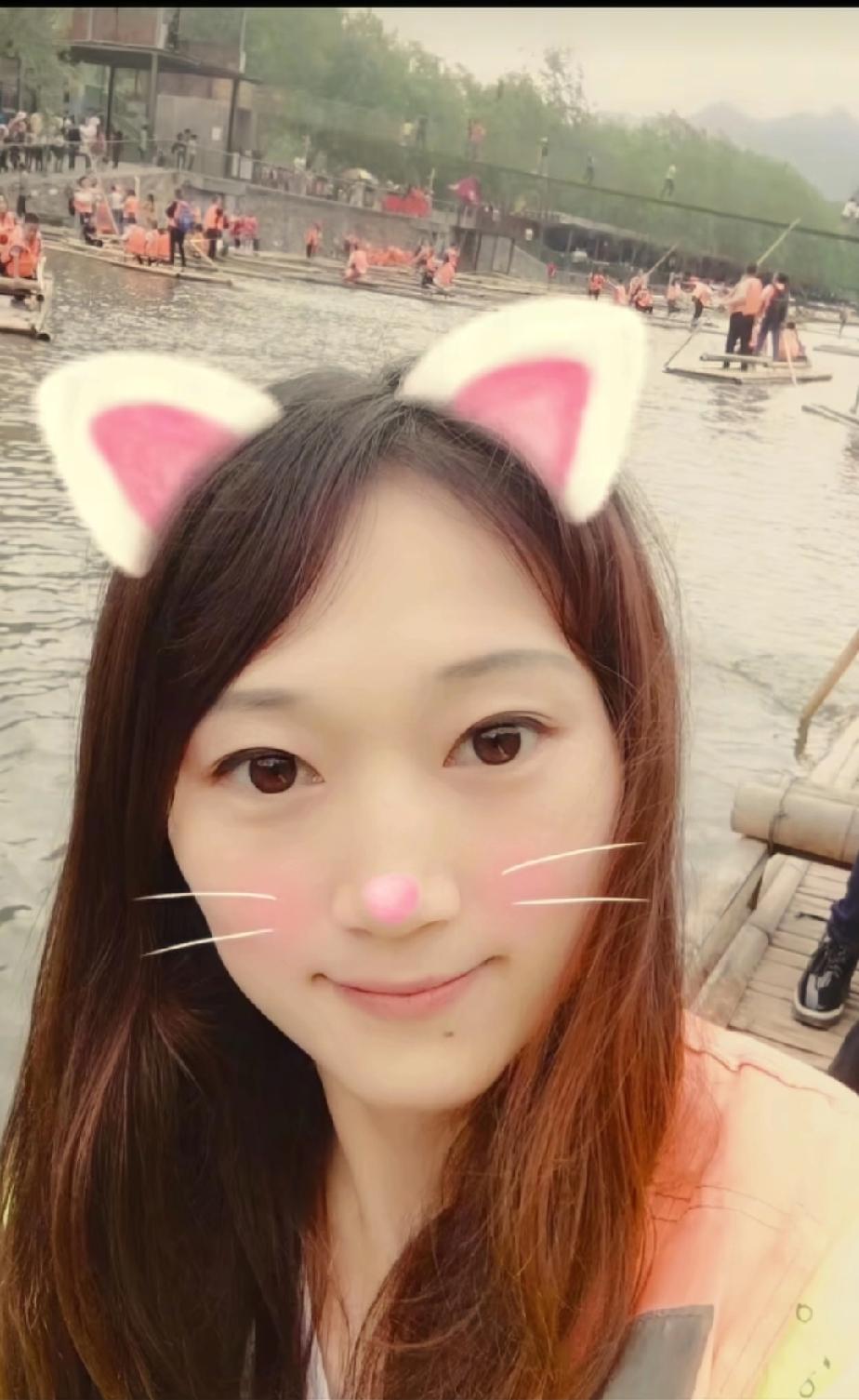 当初，林丽的父母反对她嫁给那个人，可林丽执意要嫁，是因为她感受到了厉怀远的爱。如