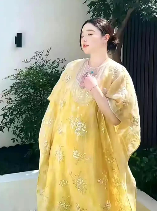 阚清子晒出孕照，她幽默调侃道：