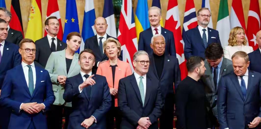 特朗普敢“卖乌”，欧洲就炸美债？2.34万亿金融核弹上膛，西方联盟要崩了一场