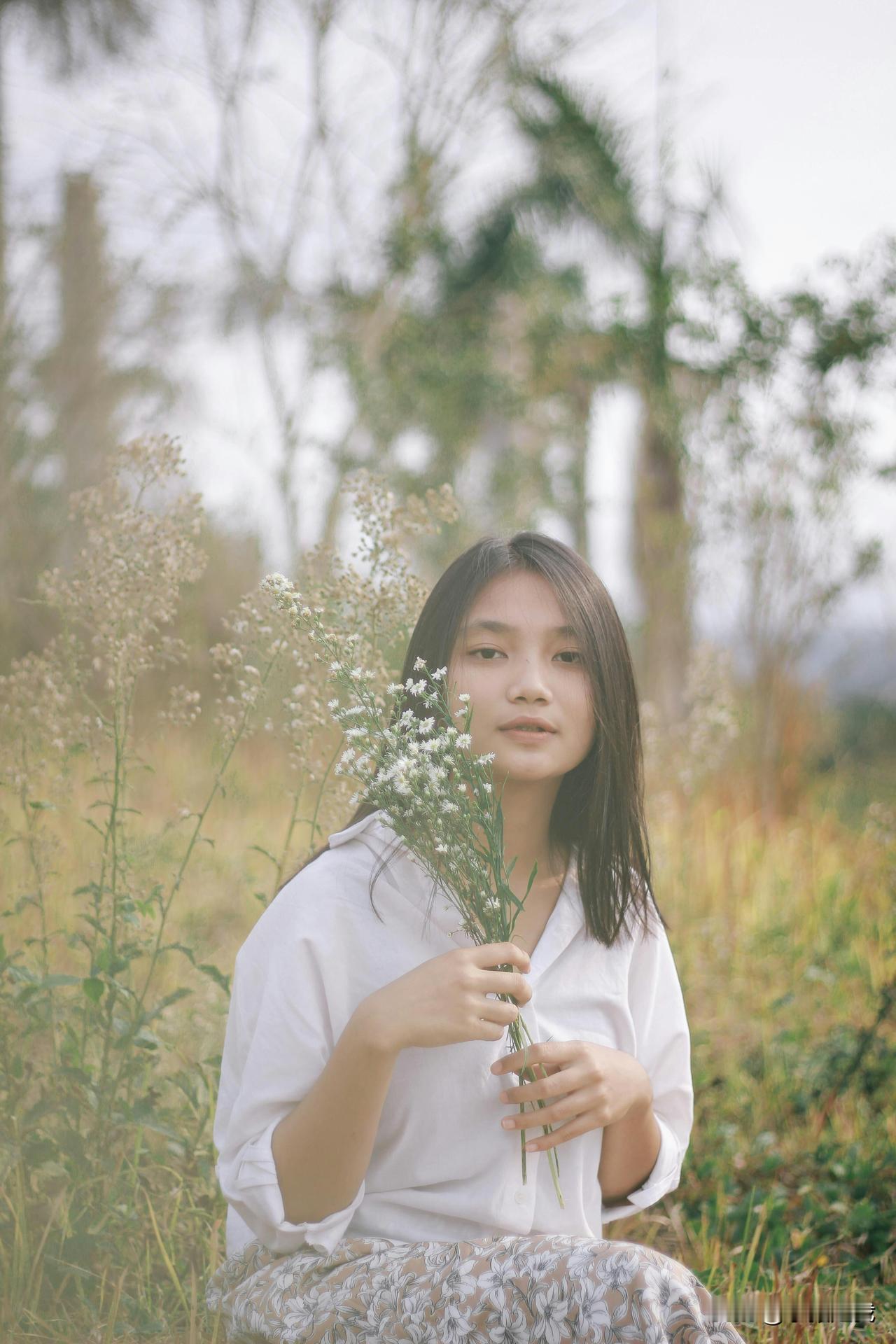 气质穿搭怎么穿才恰到好处?简单朴素，舒适应景，把自己彻底融入大自然。这样的穿搭大