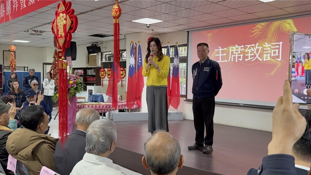 就在刚刚...3月3日，国民党主席郑丽文上午赴国民党新竹市党部参加新春团拜，