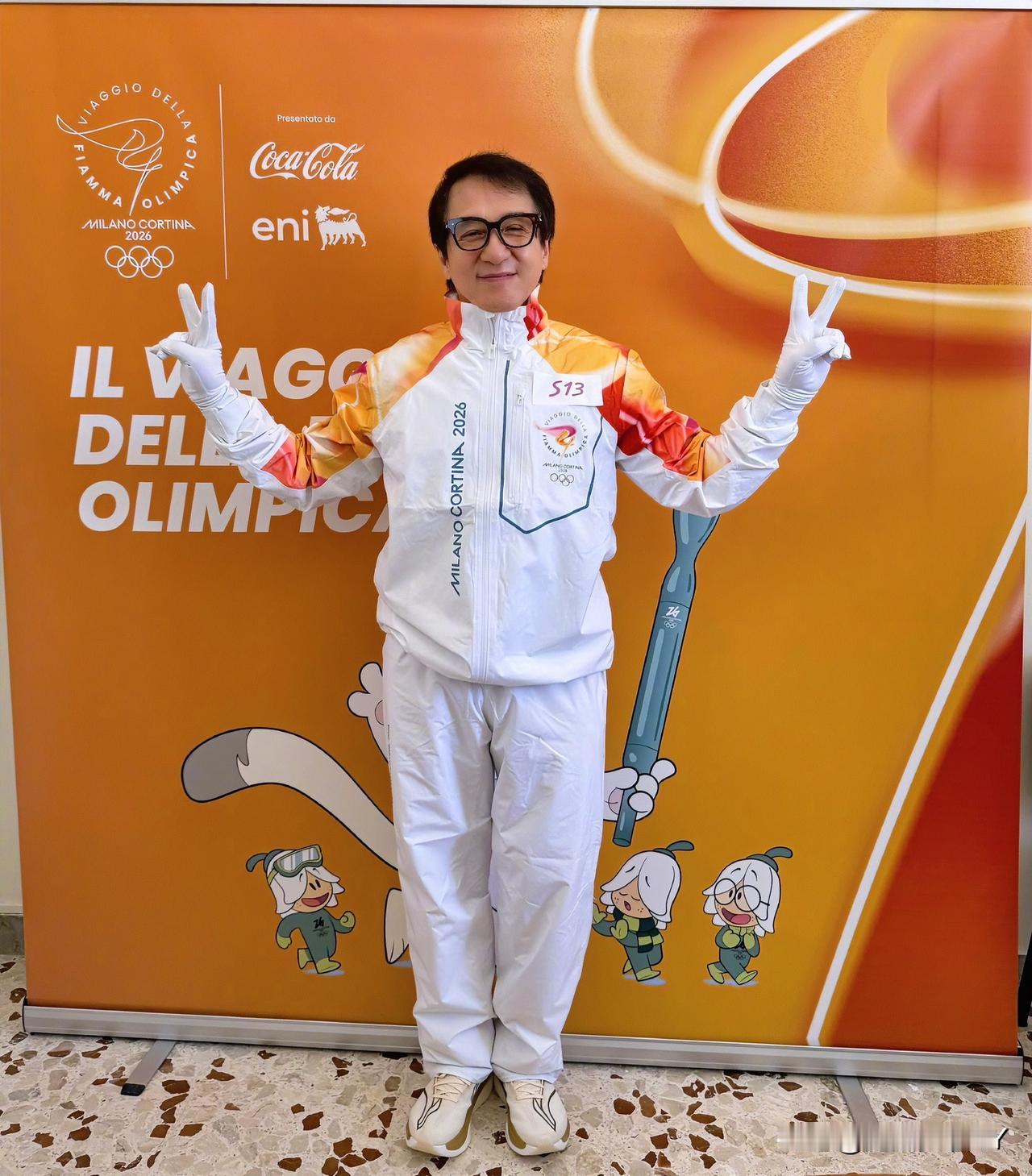 要不说成龙大哥能成功呢！你看看人家温暖的笑脸，总是能给人们传递出一种乐观向