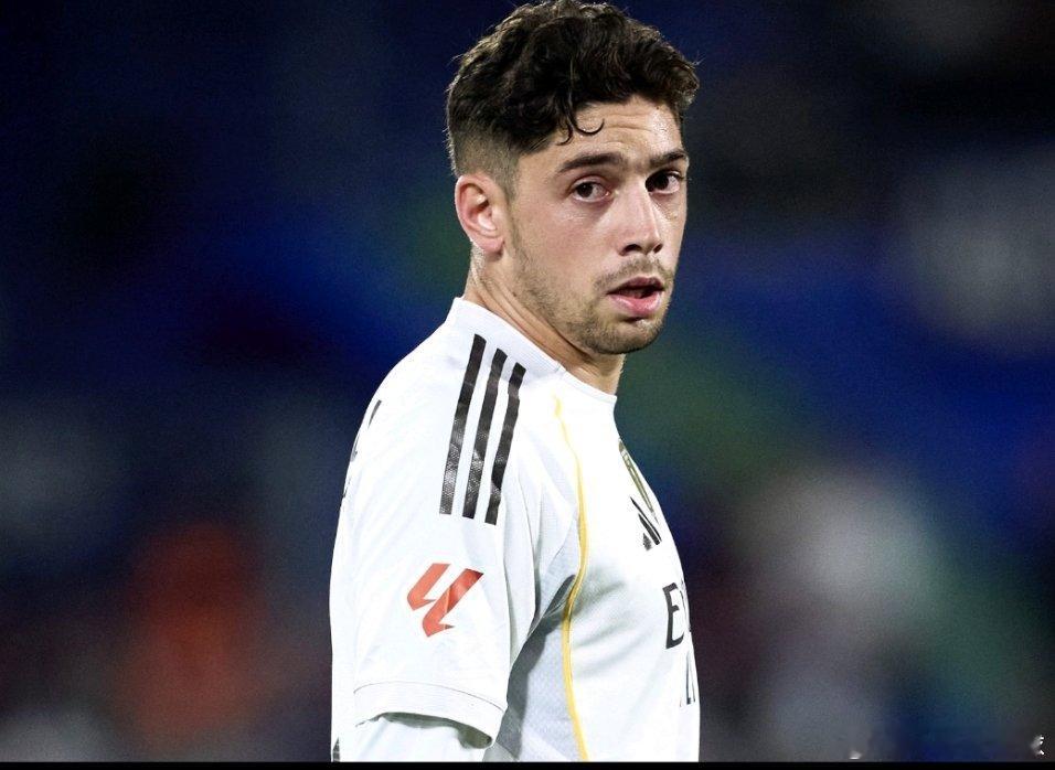 据著名足球记者罗马诺报道，皇马中场巴尔韦德证实他感到身体不适，他将在接下来的24