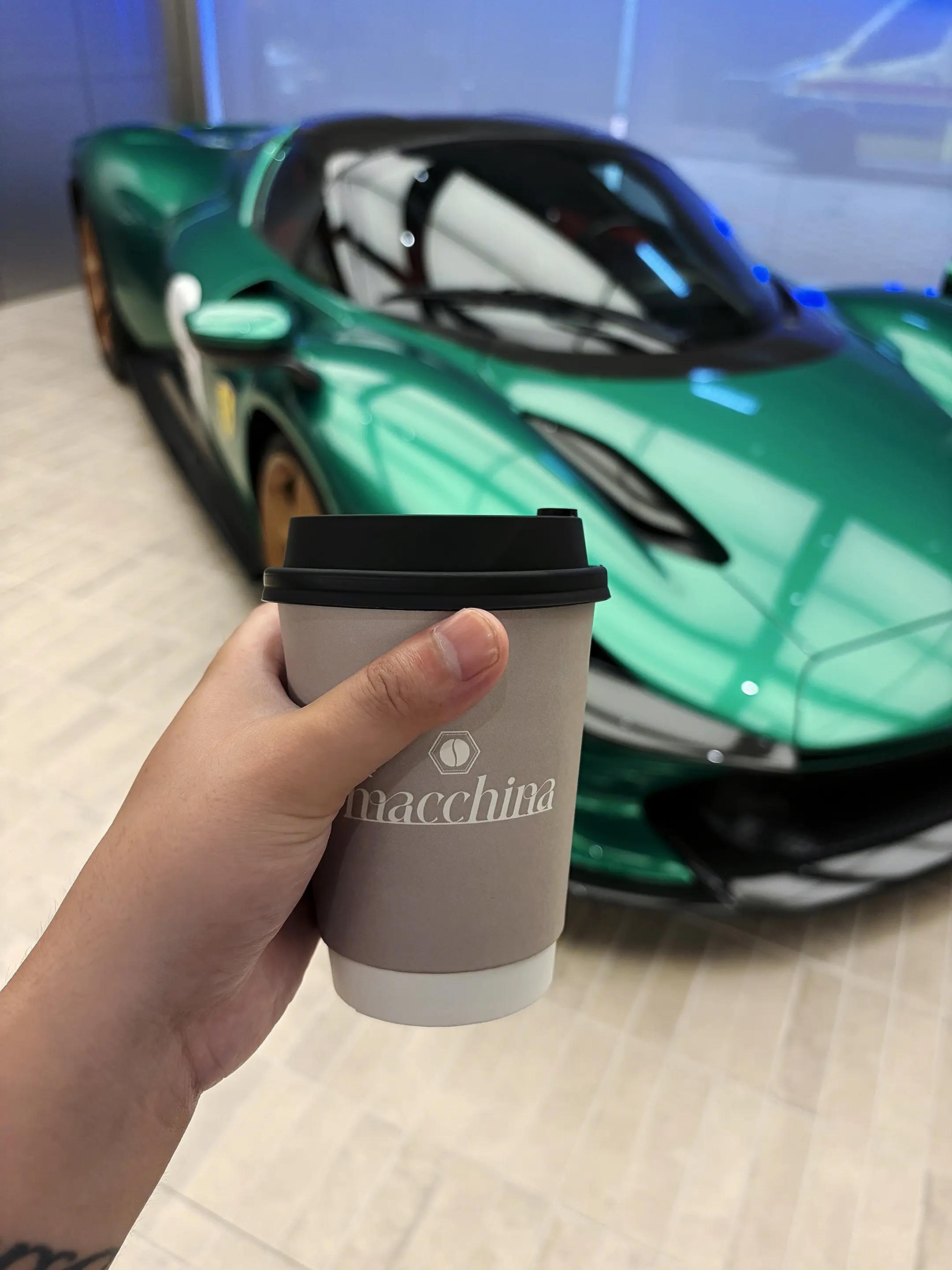 香港咖啡店相遇法拉利Daytona sp3