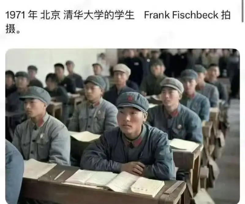 那个年代，全国山河一片红，全国服饰一片灰蓝。发行了一张邮票，不得不回收，