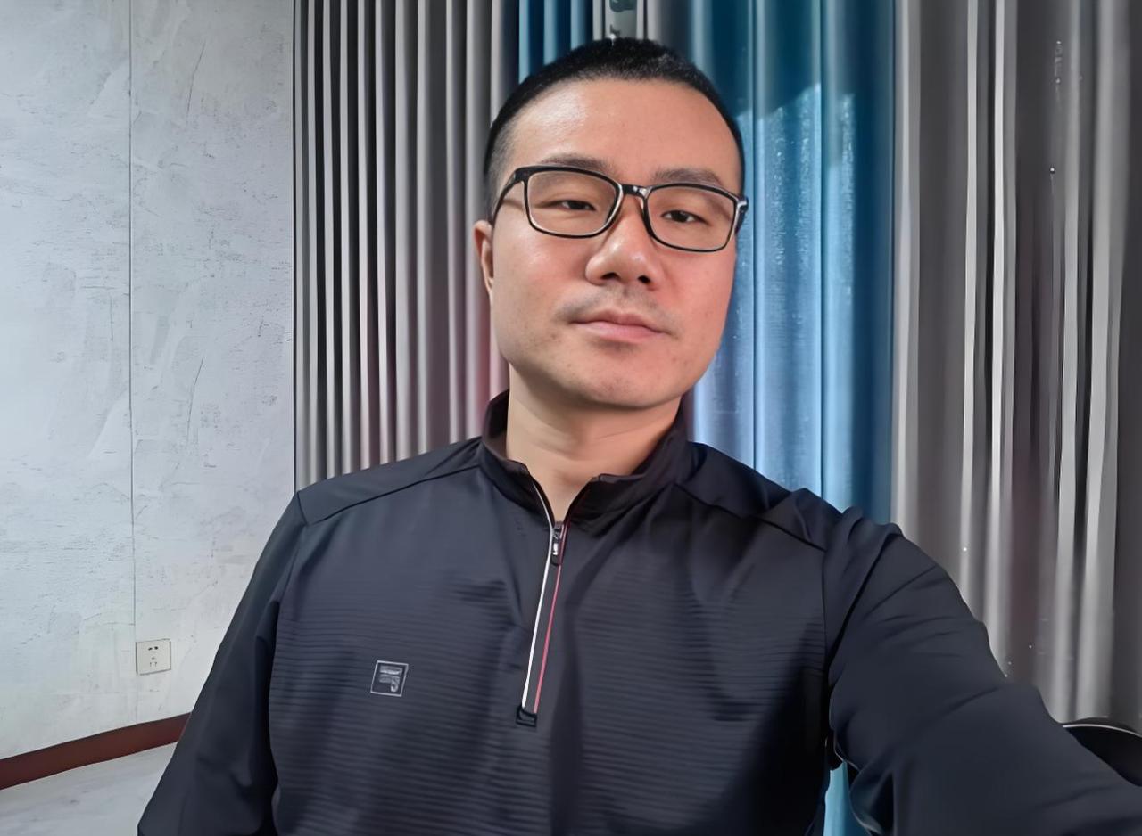 实话实说，徐静雨点评杨鸣！自从辞了辽宁队主教练职位之后，杨鸣可以说，依然没有离