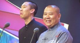 郭德纲师徒玩“无间道”？相声圈这波互怼，比段子还精彩！2025年的相声江湖，又