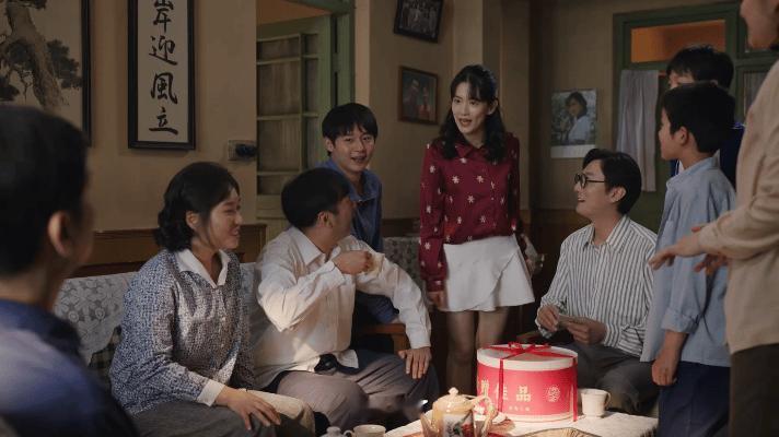 梅婷新剧是重组家庭版父母爱情从被宠一生的安杰，到独当一面的苏小曼，梅婷再演年代剧