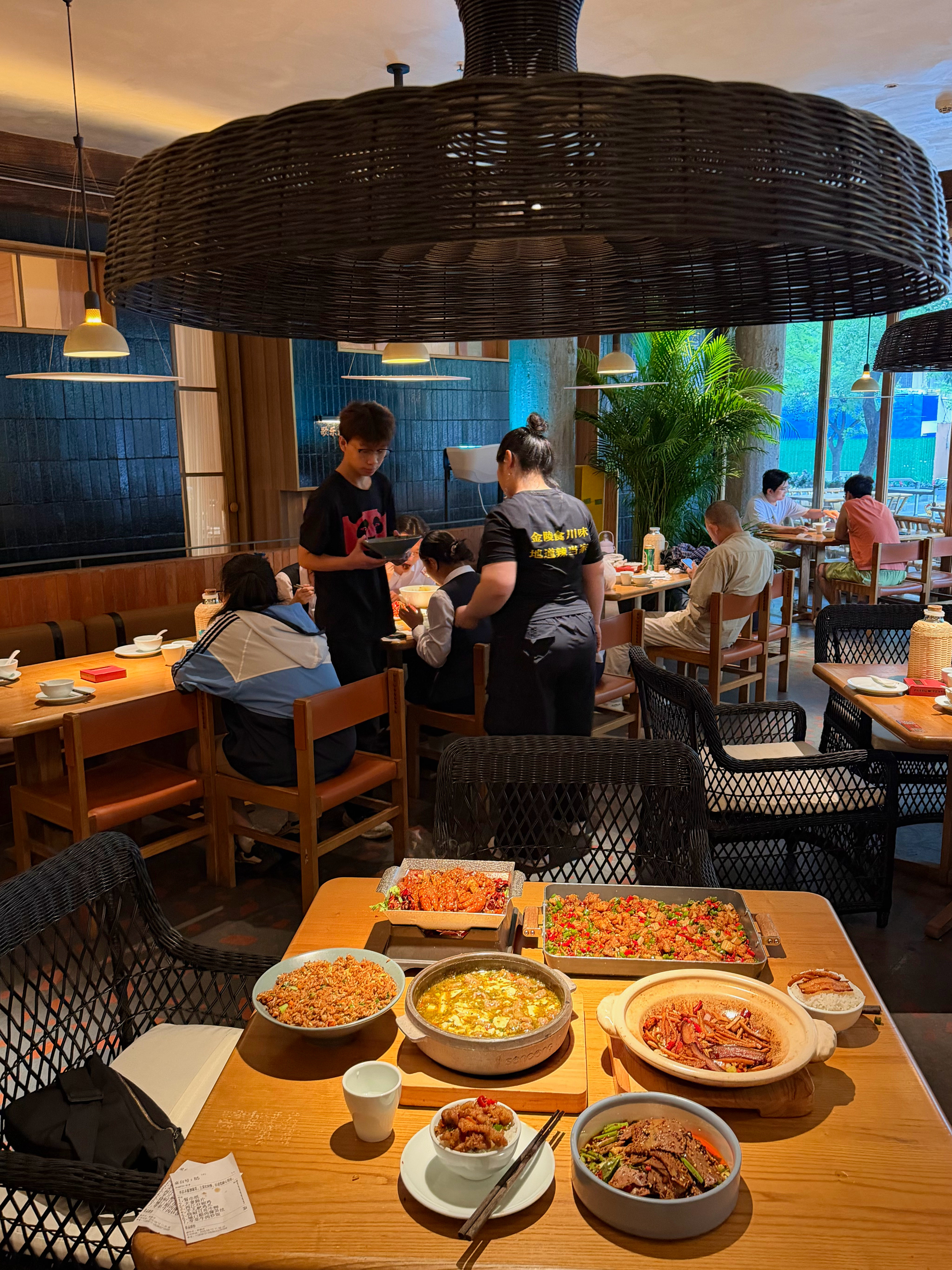 南京真正好吃的民间米其林！！确实很权威！！在南京你永远可以饭点人多的店！本地老