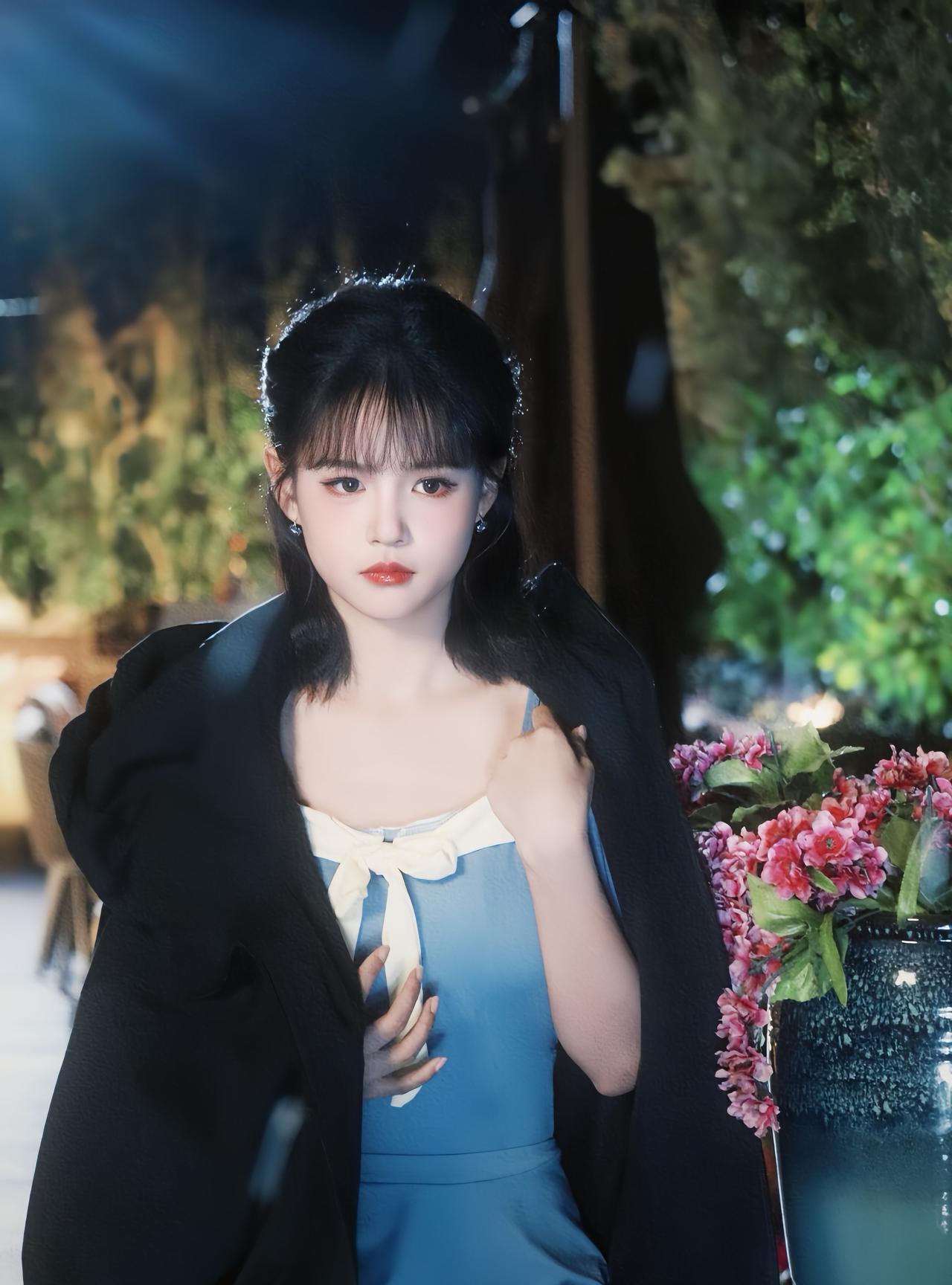 我有种预感，杨咩咩要塌房了不是因为她结婚了，也不是因为演技不好，而是因为看了