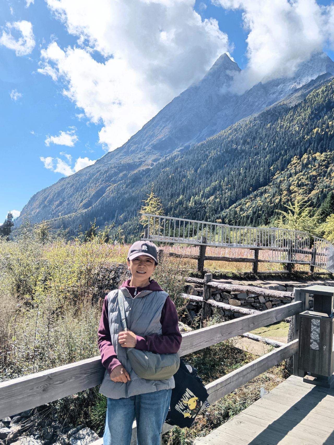 昨天晚上闺女主动打来电话，一聊就是十多分钟。她听说我5月要进藏、再去新疆，一个劲