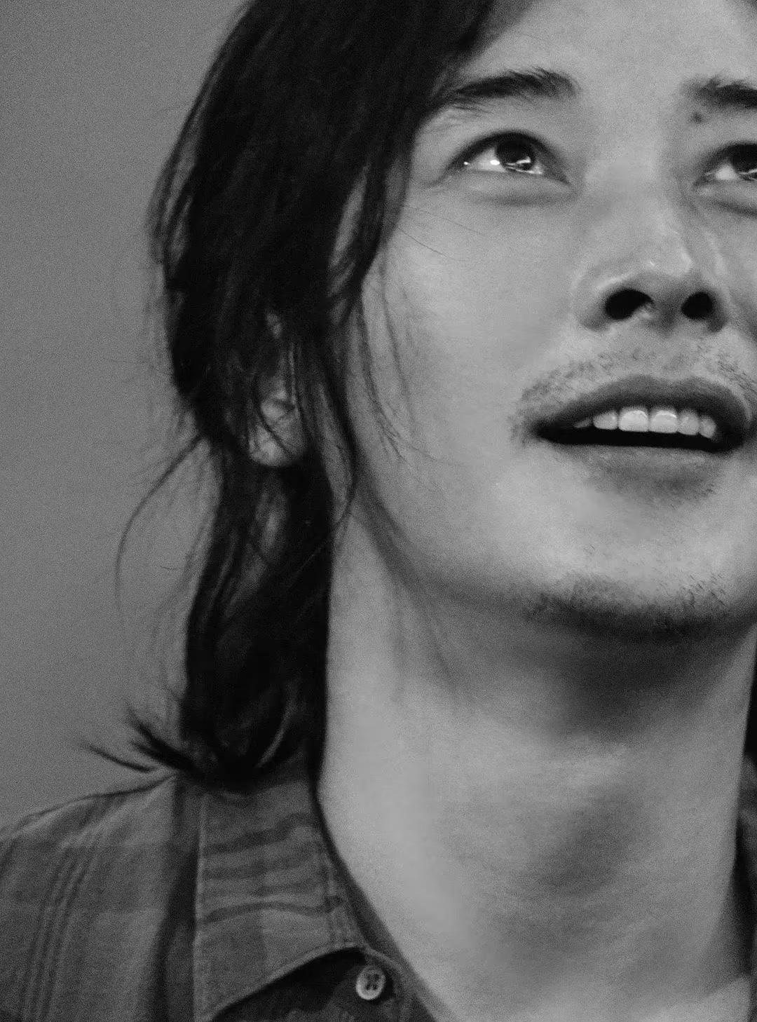 罗晋身上有一种特殊的魅力，不是长得帅的外表，也不是他的演技，我喜欢的是他独特