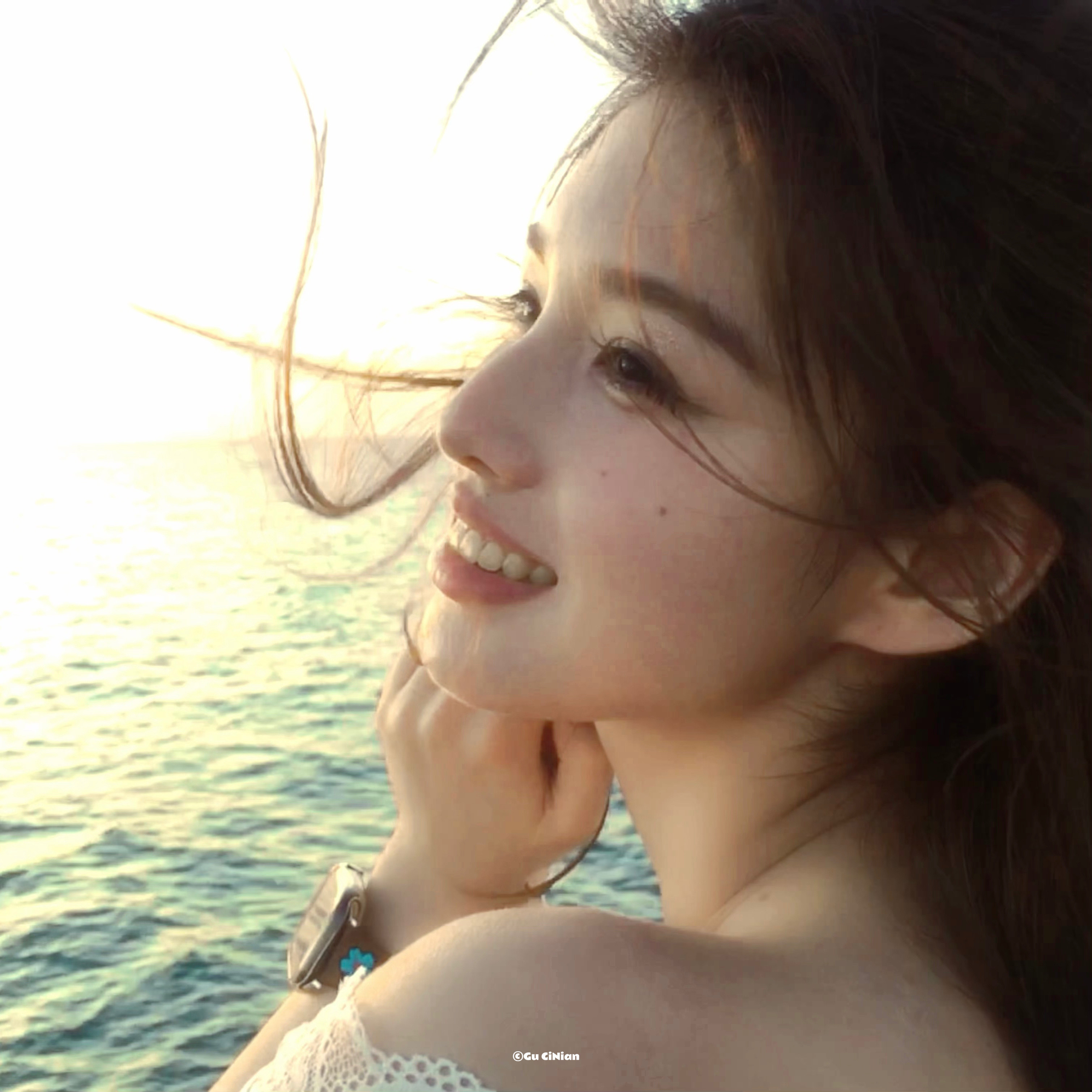 瞳孔里倒悬的海艾米