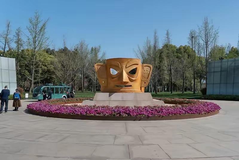 金沙遗址旁边的路刚刚被封了，已确认重启发掘。据官媒发布，整个金沙遗址范围足足5
