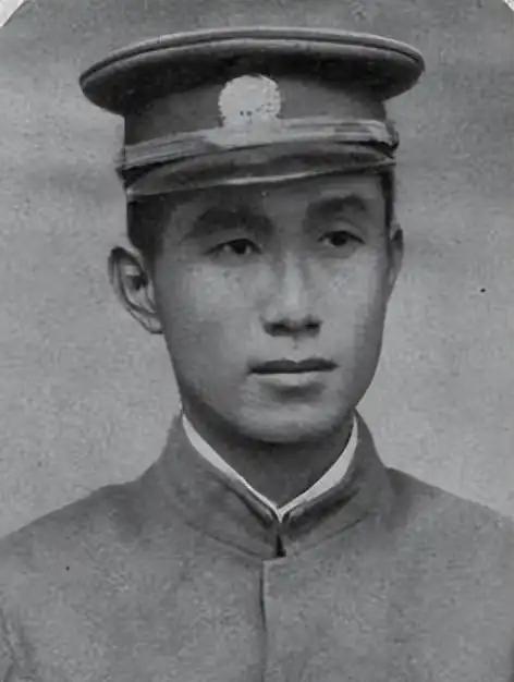 1904年，22岁的蔡锷迎娶29岁的刘长姑，可是等花轿到了门口，新娘却坚持不肯出