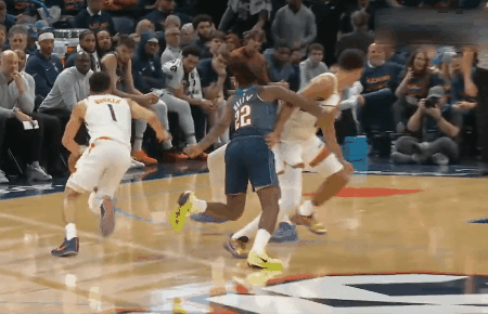 太阳主帅谈布克的技术犯规：“我们没得到任何解释。”“裁判们直接就翻篇了，