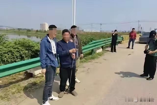 安徽马鞍山，30年前，朱某某和彭某某产生矛盾，于是买通彭某某武校的教练下毒，致使