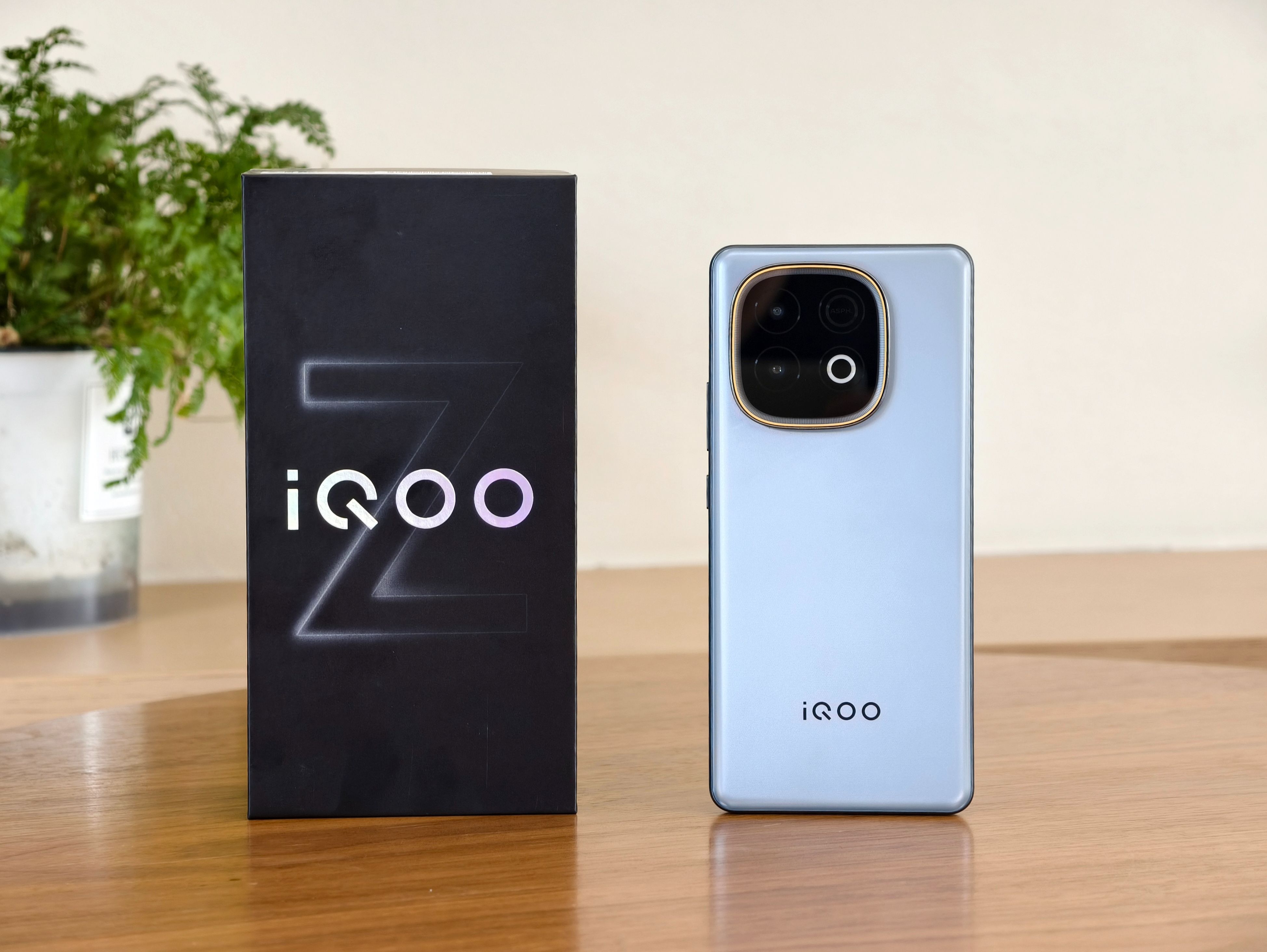 iQOOZ10Turbo+的极地灰有亿点点好看啊~极地灰，极地灰，从名字上