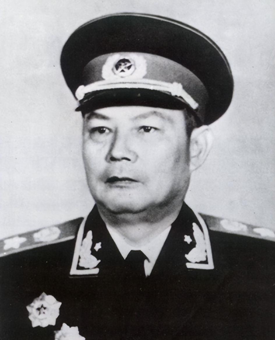 1955年叶剑英在广州主持授衔时，看到名单连名字都有错误，现场大发雷霆，这到底是