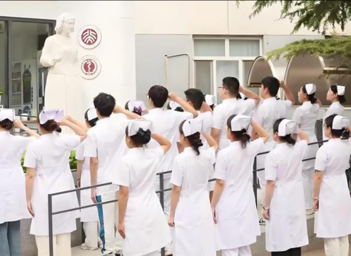 护理学不尴尬，尴尬的是护理学在北大。根据网上报道，2023级，50名新生中，