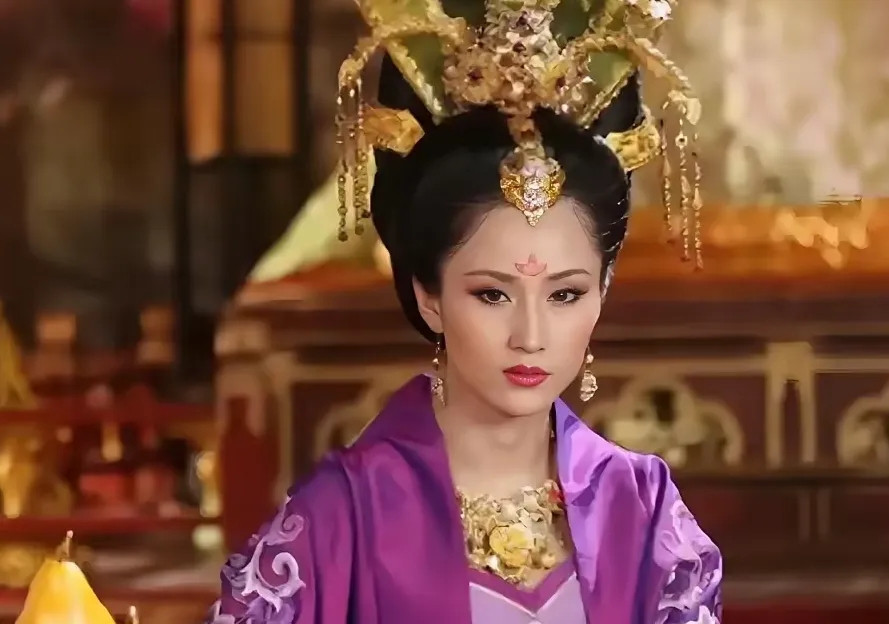 一日深夜，唐宪宗兴致勃勃找宠妃侍寝，谁料却扑了个空，他随手抓来一小宫女：