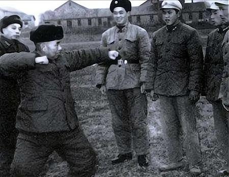 1957年，许世友的原警卫班长去上海出差，偶遇日本特高课特务河下谷清，他没有上前