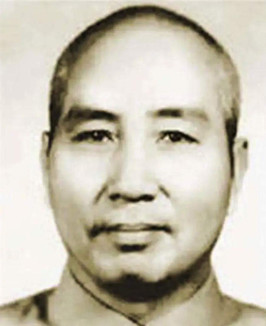 1934年，长征前夕，地下党员王同兴家里来了两个陌生人，他们邀请王同兴去开会，可