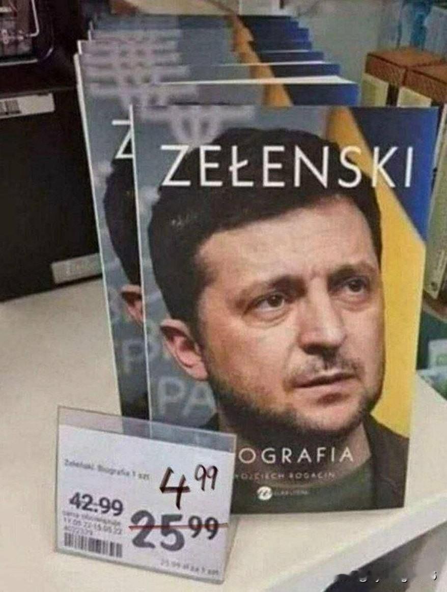 🇺🇦泽连斯基的自传销量惨淡，书店被迫降价，先是从43美元降到26美元