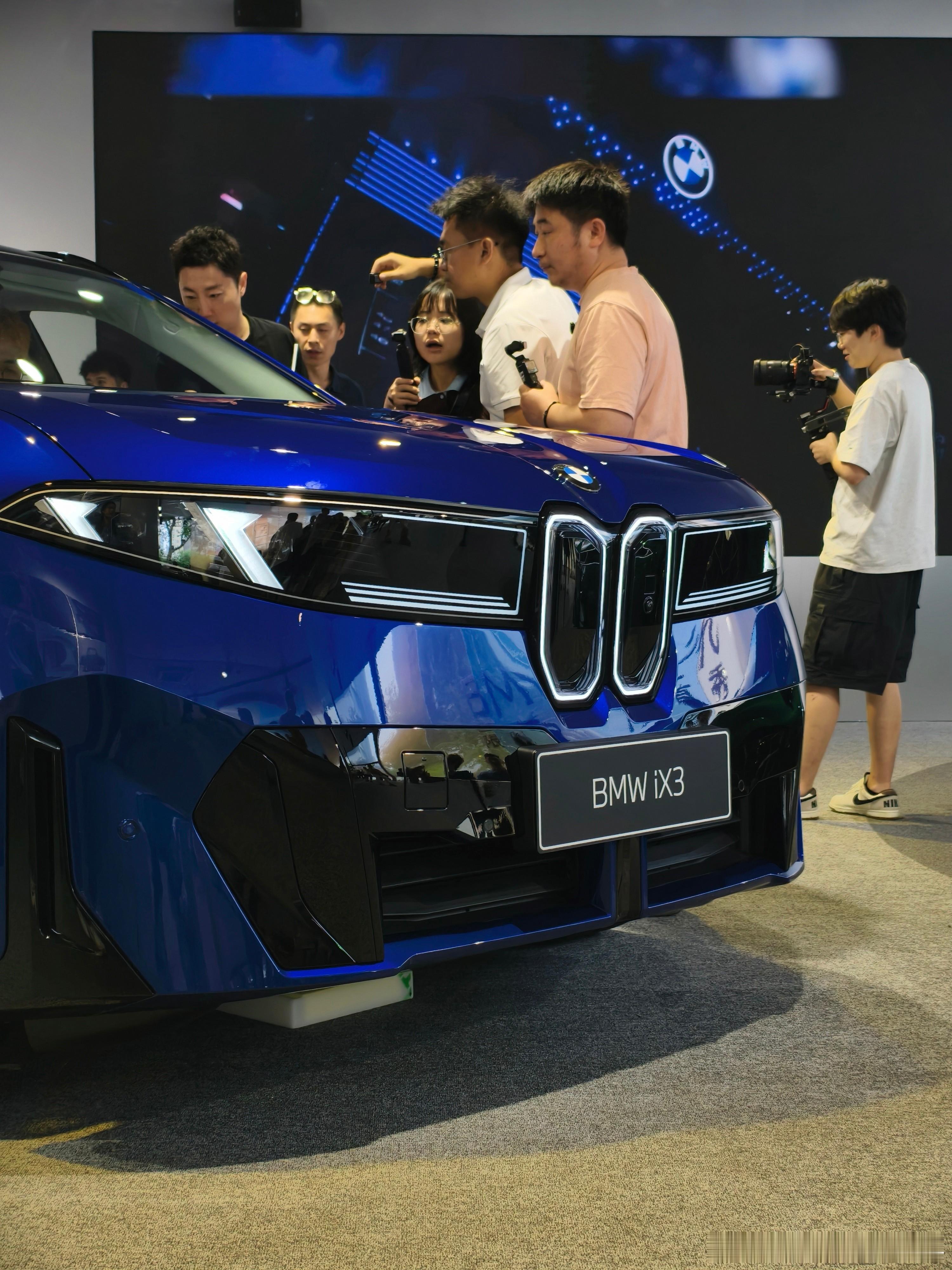 刚参加完新世代BMWi3品鉴会，出来发现奔驰也摊牌了——纯电GLC34.9万