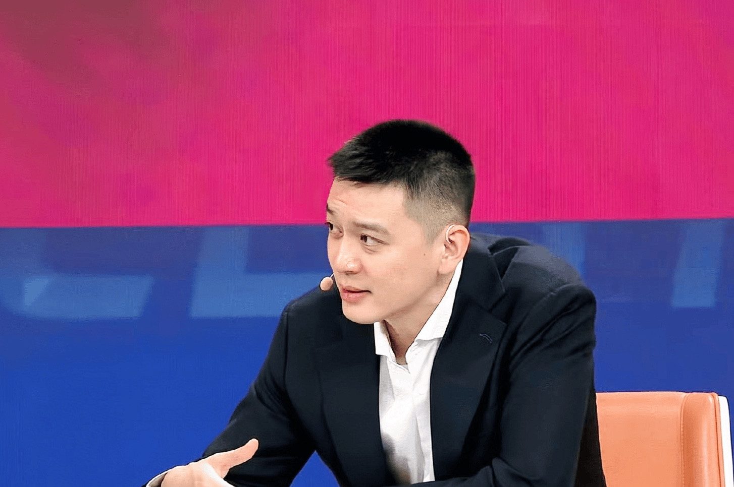 破案了！胡明轩表现低迷，点解，杨鸣道出了原因！胡明轩这赛季太难...