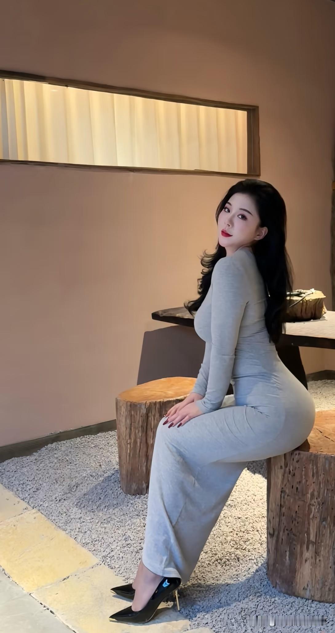 优雅气质，时尚穿搭，尽显女性魅力！💃🏻✨微胖丰满性感女神牛仔裤怎么选舒适又