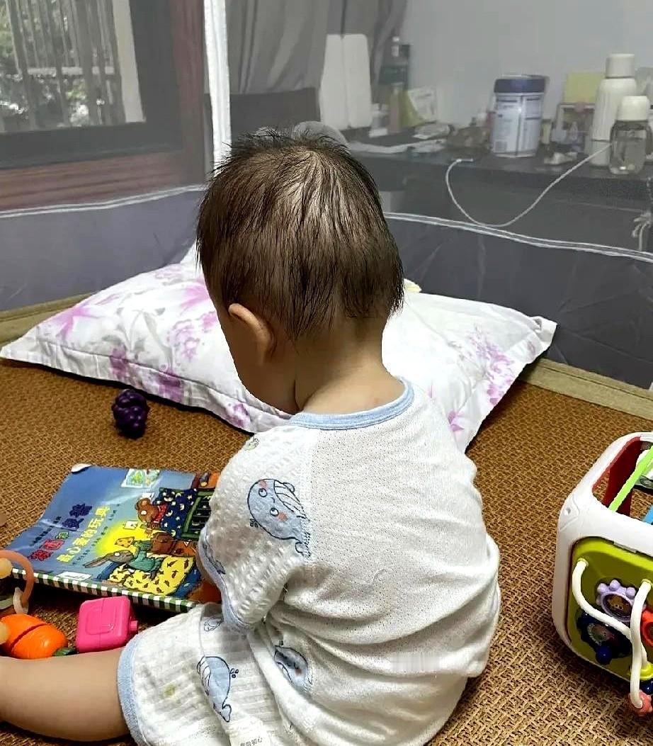这小孩太难带了！有没有小孩子像我家宝贝一样，已经一岁2个月了，还不会走路，也