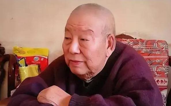 1958年，全军大比武，63军神枪手唐满洋一连7枪，枪枪命中，大家正欢呼呢，唐满