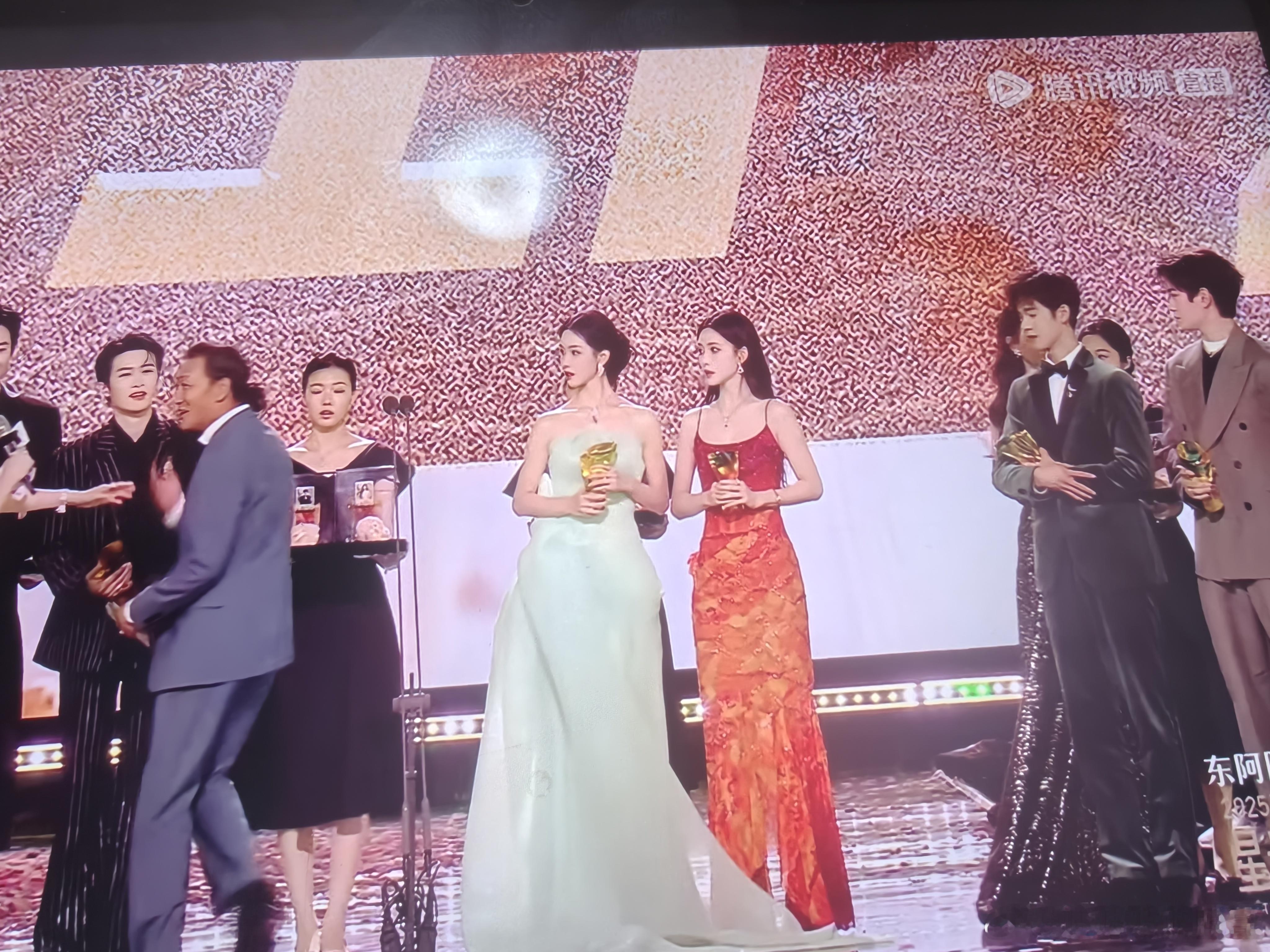 这个祖儿好可爱一直想让李昀锐和孟子义挨着，一直躲