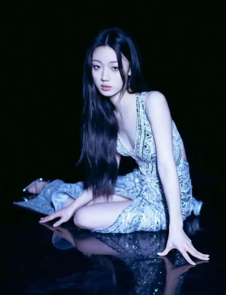 先把她捧上天，再一巴掌狠狠打到地上。《歌手》给单依纯上了人生最宝贵的一课。喊着“