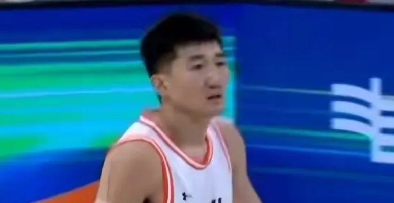 四川男篮全运会止步决赛，最大的败笔就是把孙铭徽找过来了！胡金秋确实一直比较稳