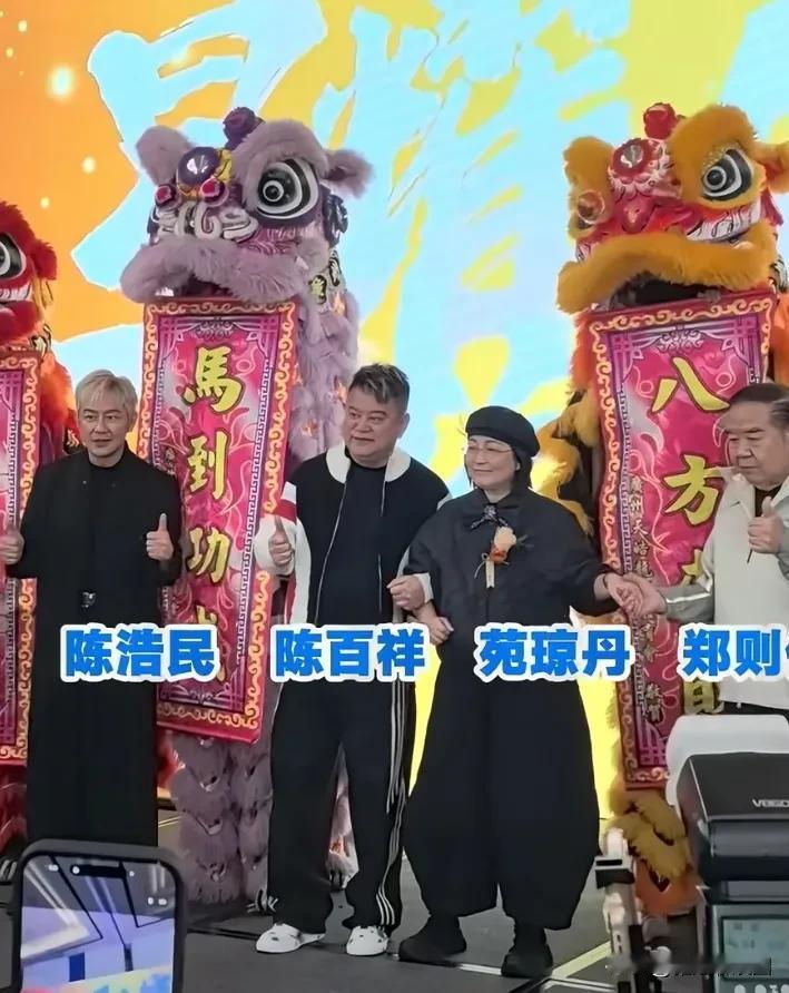 石榴姐开新店来了众多港星庆祝，很多是《唐伯虎点秋香》电影里头的艺人，不知道是不是