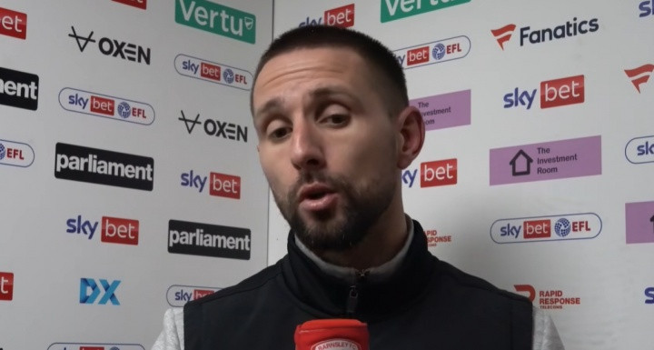 是徐彬吗? 巴恩斯利主帅: 冬窗本想再引进一名球员, 但没能成功