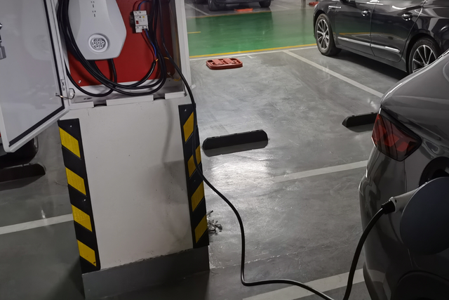 用事实说话有关充电损失高速油耗1充电损失，刚装好充电桩，3.3kw，电表显示1