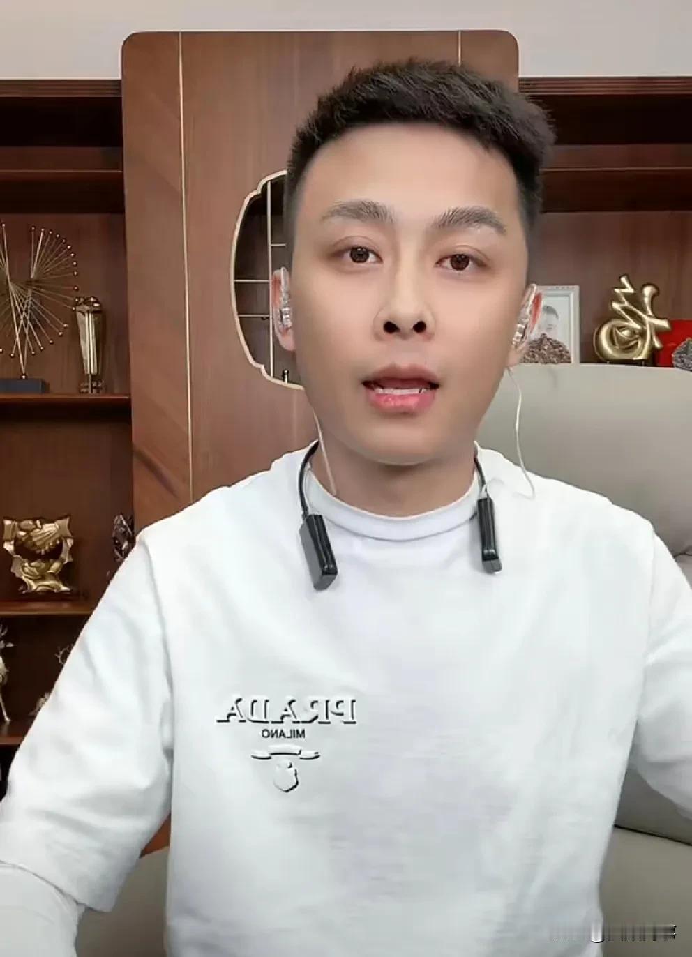 挑理f/z差事欠礼，决裂发声：我也不认识他。