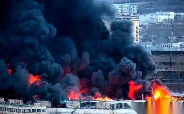 普京刚破天荒地提了个方案：咱俩都停手，别再炸对方的大后方了。紧接着他又交了个底