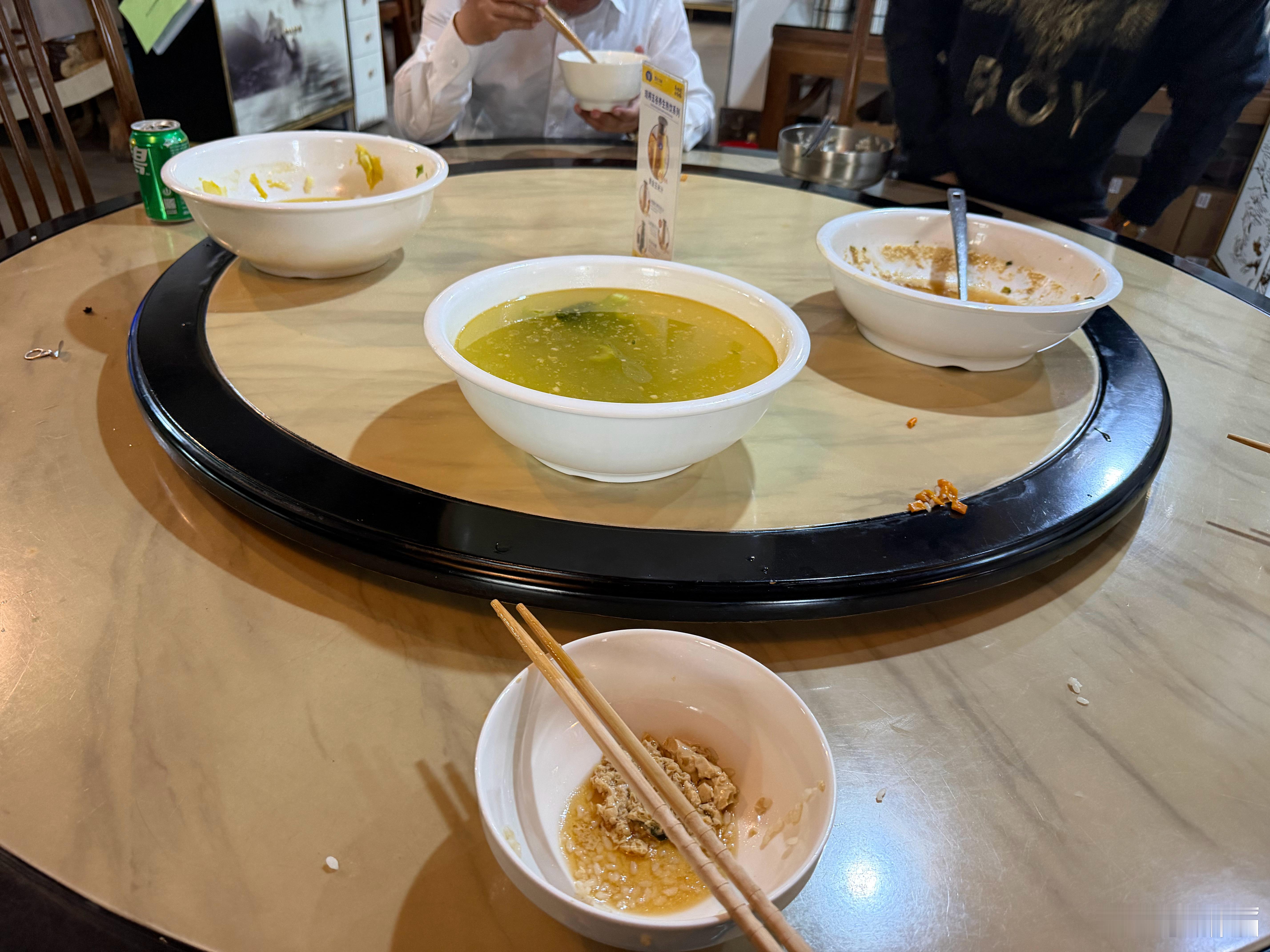 公司搬新址了旁边就是淮扬菜饭店我给我自己报了个饭店员工餐因为考虑上客时间