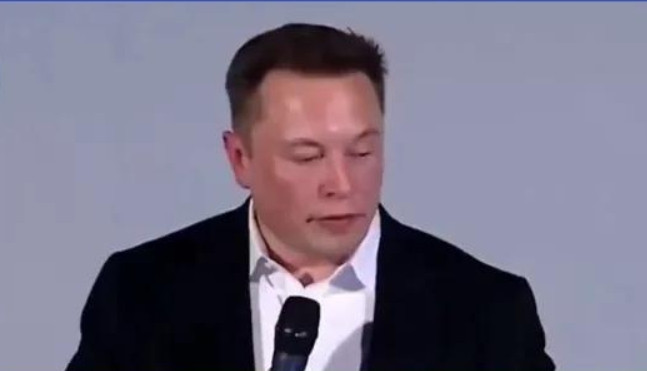 马斯克称“政府效率部”成了替罪羊，不想为美政府所做的一切担责。马斯克悲怆的离去