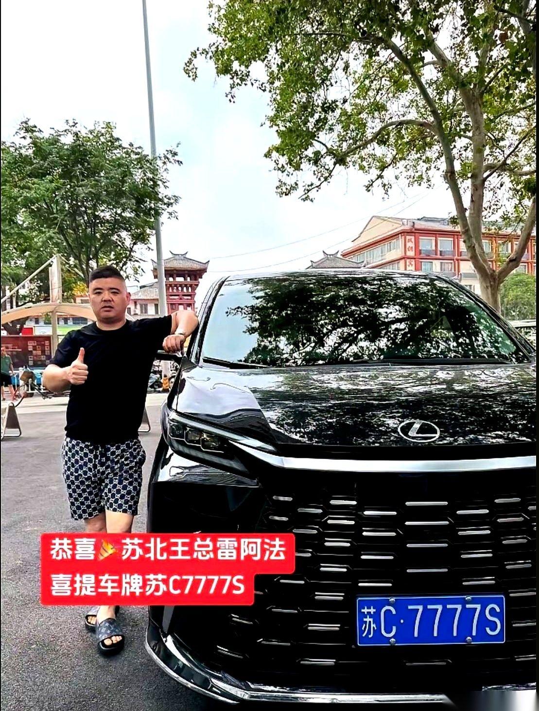 北京茅台哥嫁女儿，半个网红圈都去了，锣鼓喧天。但所有人的眼睛，其实都在盯着一个