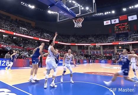 都说杨瀚森进入NBA，他要有一半的功劳，但是依我看这个球的判罚裁判要占到80％的