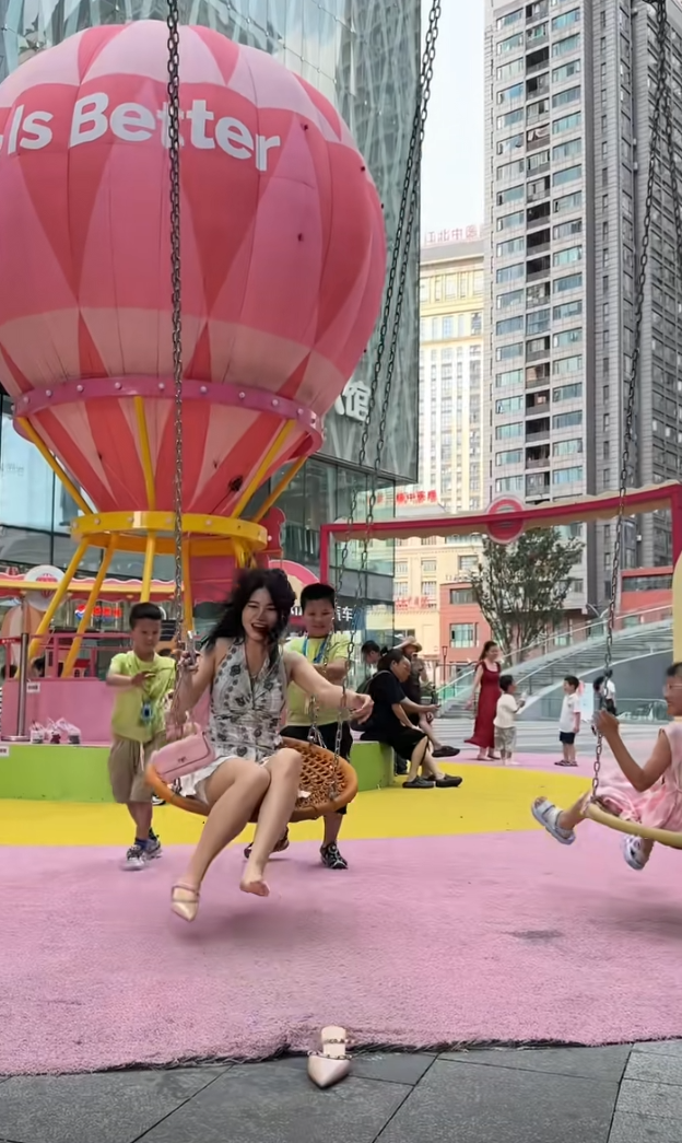 两个儿子了，还像少女般纯真