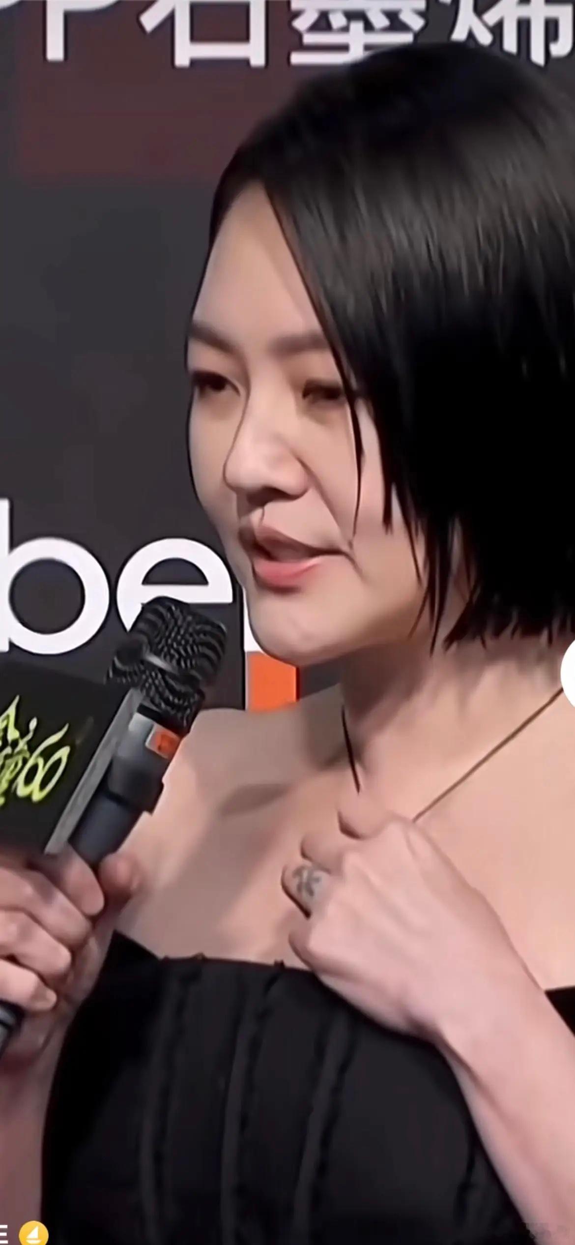 吴宗宪的尴尬瞬间……！台湾金钟奖最郁闷的估计是吴宗宪和女儿吴儒姗了吧，女儿代班主